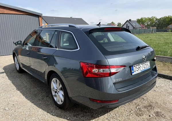 Skoda Superb cena 56900 przebieg: 329200, rok produkcji 2015 z Kielce małe 121